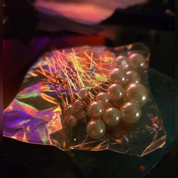 18 Pearl Bobby Pins Gold - Picture 2 of 9